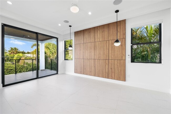 Building Photo - 813 NE 17th Terrace