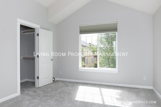 Building Photo - 1142 SW 162nd Ave