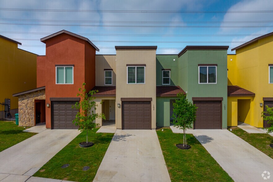Belcara Luxury Townhomes 9806 Via Belcara San Antonio TX 78240