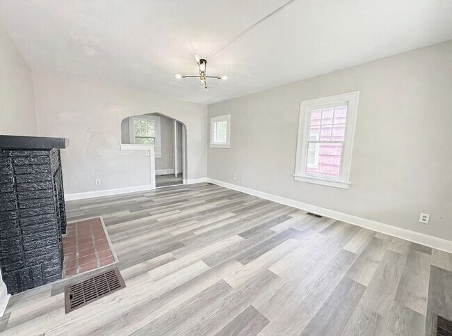 Building Photo - 804 Alvison Rd