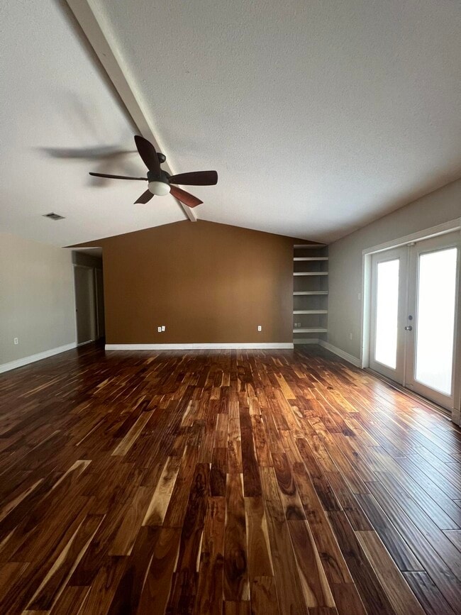 Building Photo - 17 8th Ave