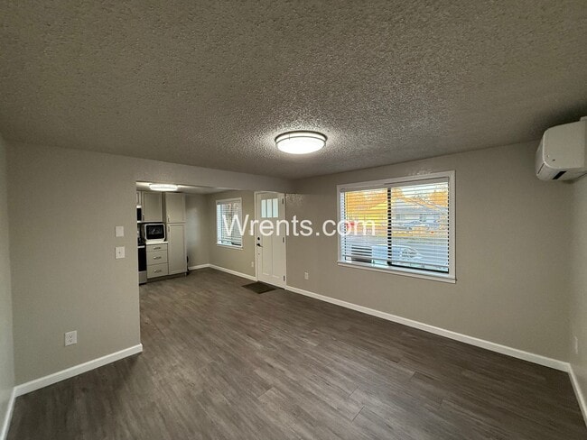 Building Photo - 6319-6321 N Stevens St