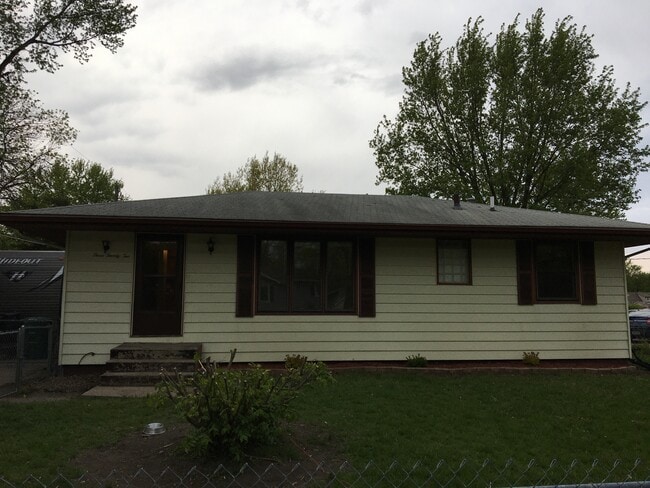 Primary Photo - 322 NE 6th St