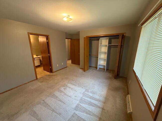 Building Photo - 514/516 Pheasant Drive