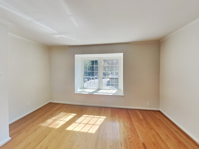 Building Photo - 115 Woodmere Square NW