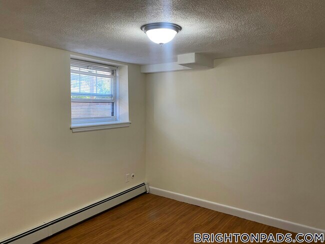 Building Photo - 176 N Beacon St
