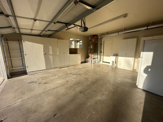 Building Photo - Charming Chichester Home