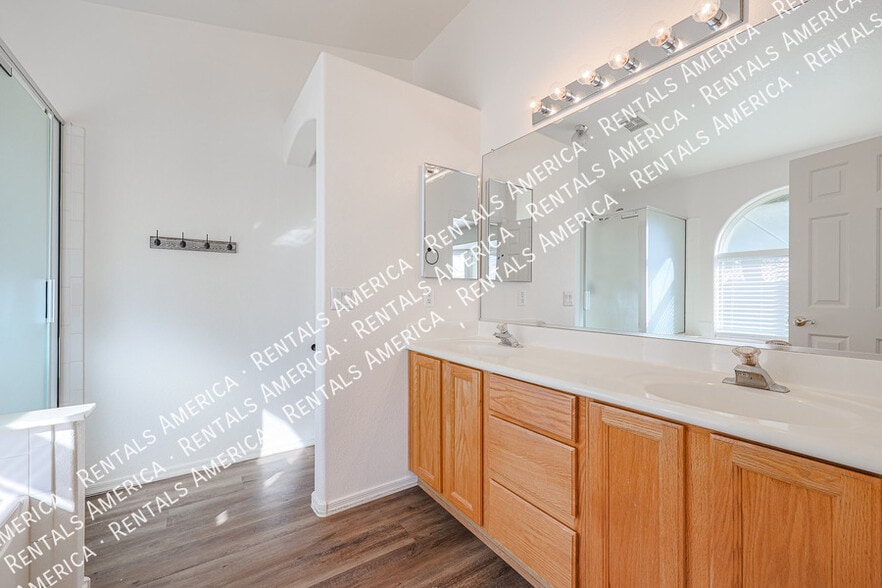 Building Photo - 5351 W Saragosa St