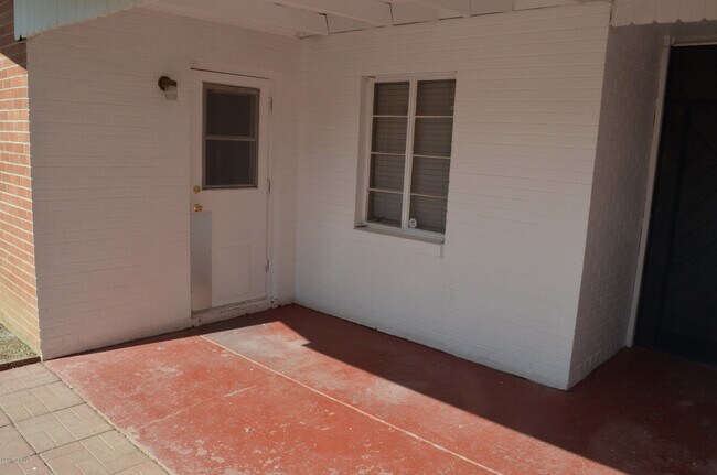 Building Photo - 3002 E Copper St