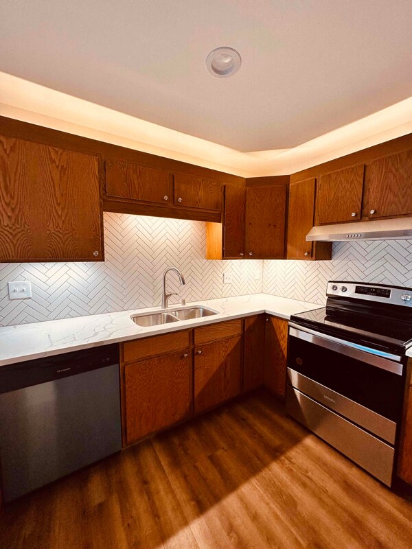 Building Photo - 3195 W Mangold Ave