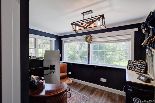 Building Photo - 2 Spring Hollow Rd