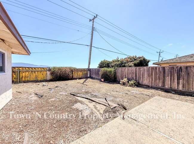 Building Photo - 732 La Mesa Dr