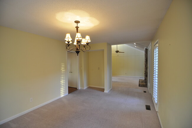 Building Photo - 9405 Hartwick Cir SE