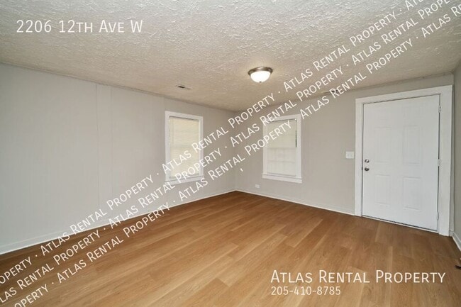 Building Photo - 2206 12th Ave W