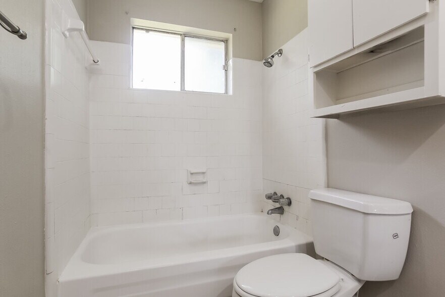 Building Photo - 4306 Hickorygate Dr