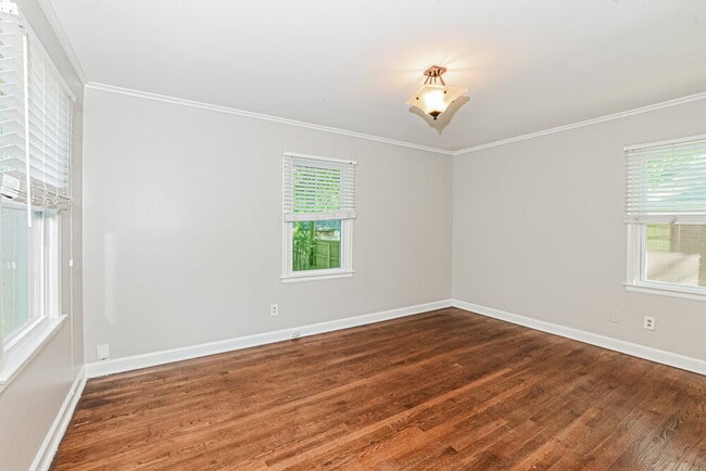 Building Photo - 1172 Oak Ridge Dr