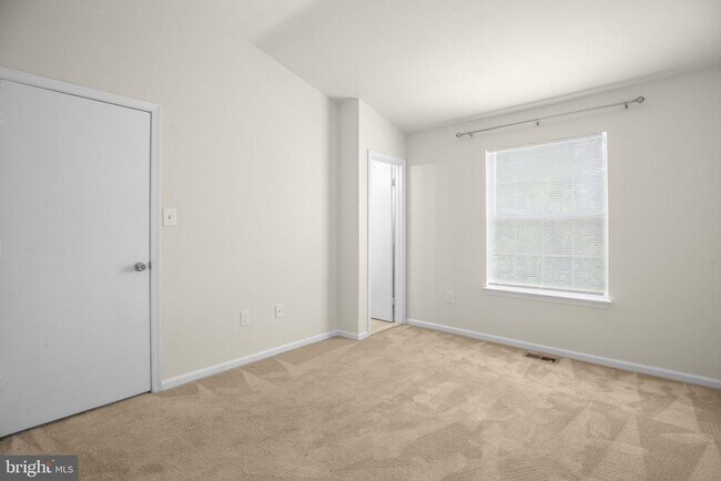 Building Photo - 502 Wind Ridge Dr