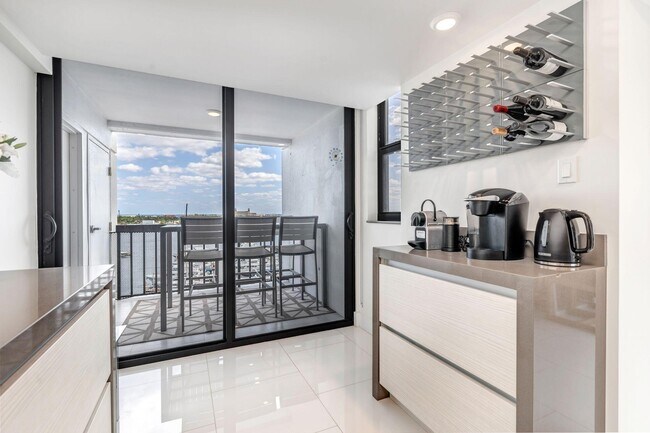 Building Photo - 400 N Flagler Dr