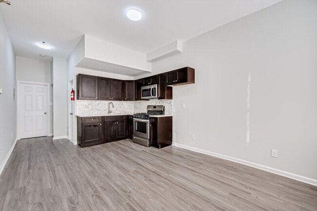 Building Photo - 213 Hall Ave