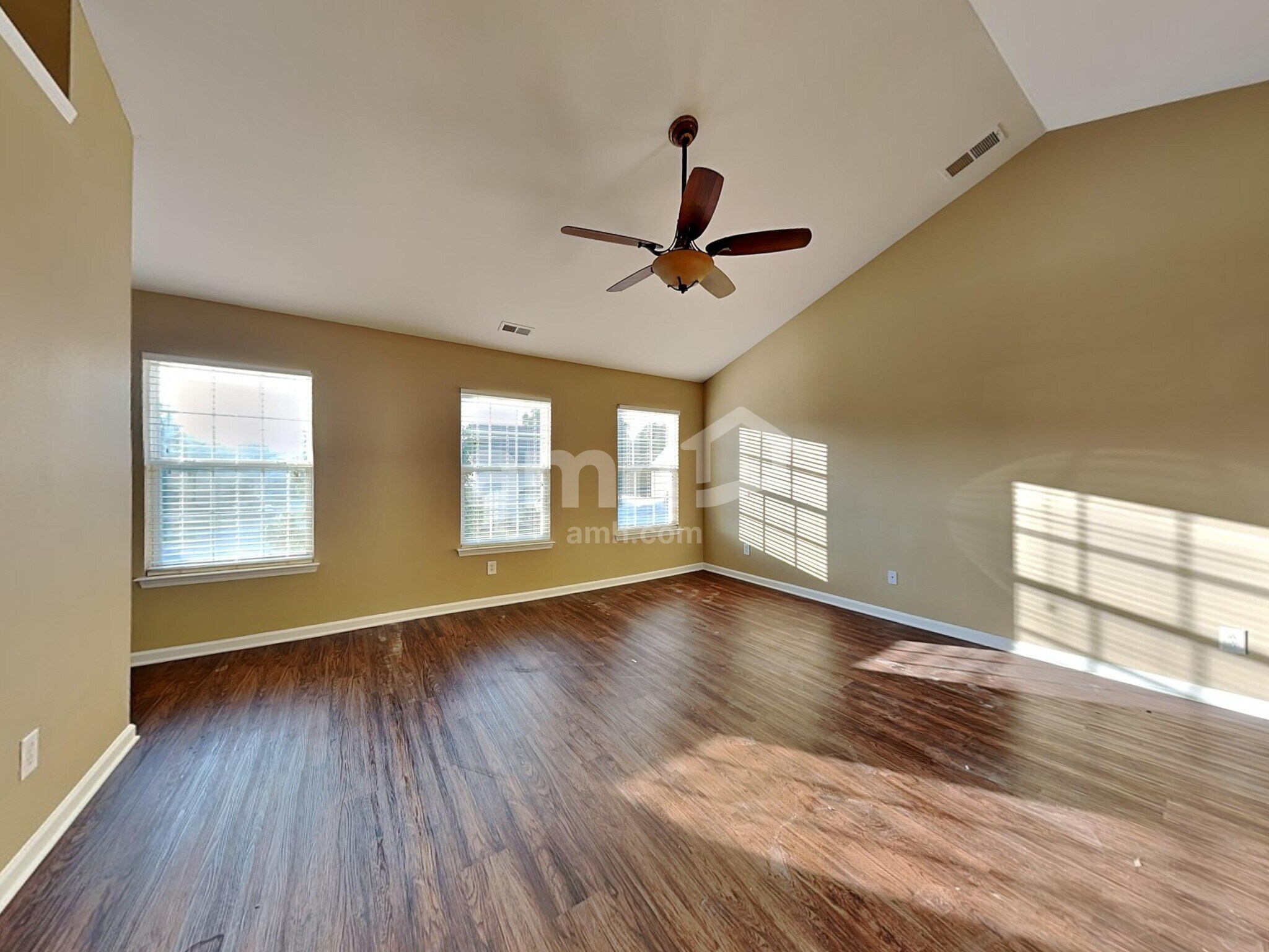 Building Photo - 2524 Ingleside Dr