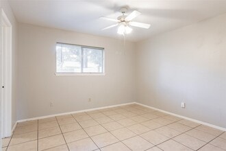 Building Photo - 206 N Forest Dr