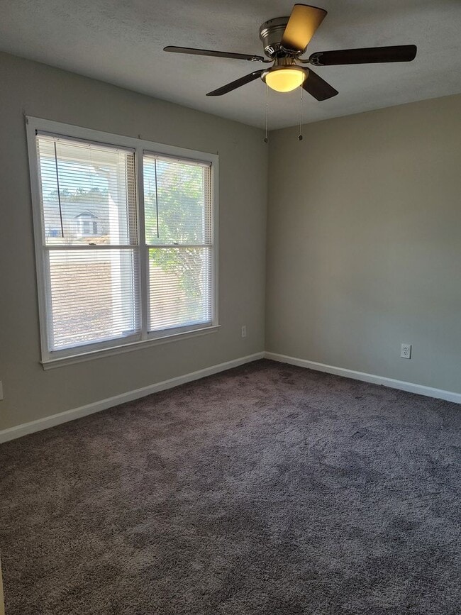 Building Photo - NEW to Rental Market! Do not Miss Out on t...