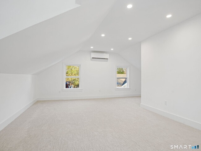 Building Photo - 54 Richmondville Ave