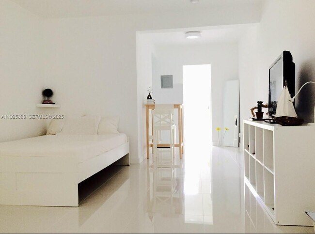 Building Photo - 6944 Byron Ave