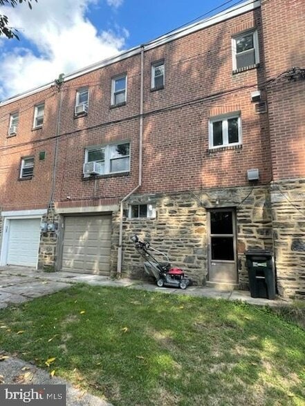 Building Photo - 2632 Lenape Rd