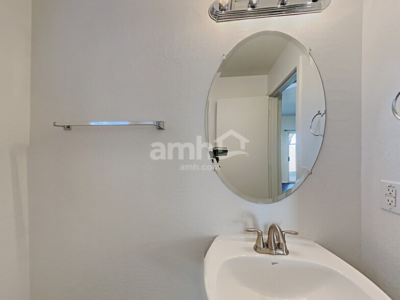 Building Photo - 2653 S 89th Dr