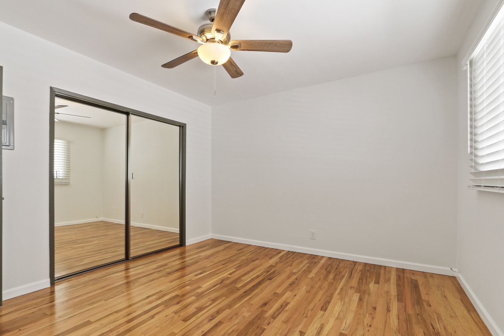 Building Photo - 917 5th St