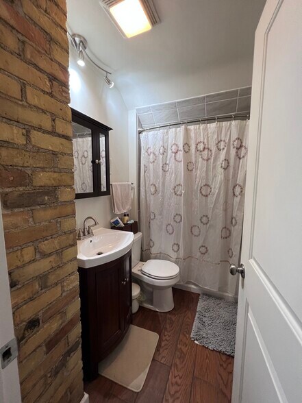 Bathroom - 230 9th Ave N