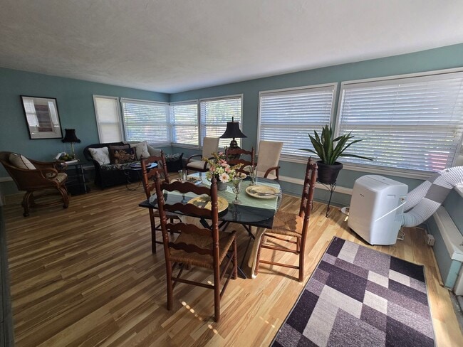 Building Photo - 2441 Gulf Gate Dr