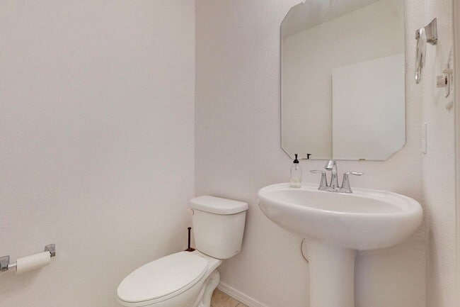 Building Photo - 3 bedroom, 2 1/2 Bath Pulte Ocotillo Model Home