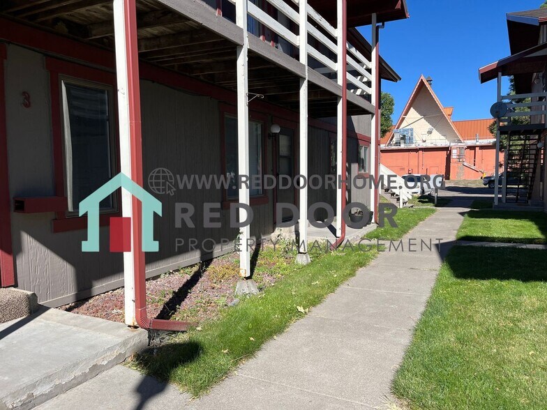 Building Photo - 3542 11th Ave S