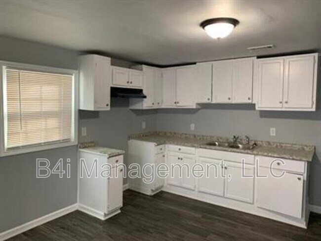 Building Photo - 1201 Lake Dr