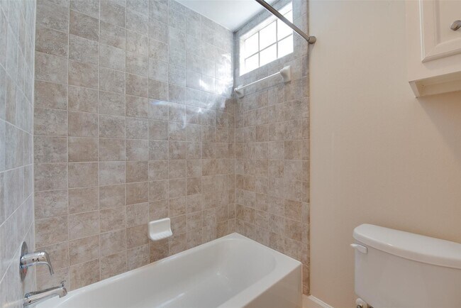 Building Photo - 5941 S Loop E