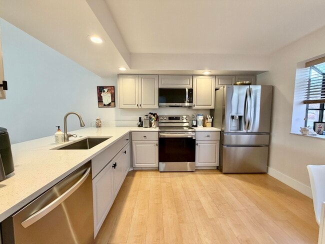 Building Photo - 7935 La Mirada Dr