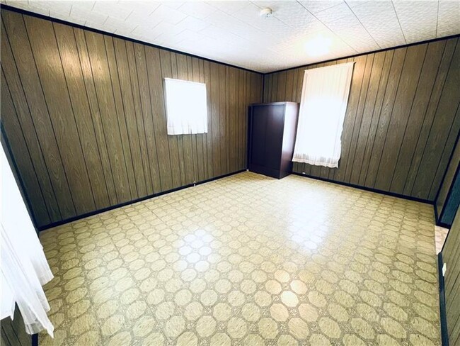 Building Photo - 302 American Ave