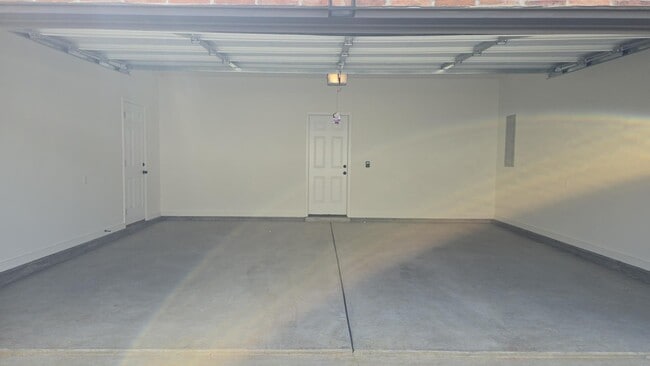 Building Photo - 1210 Pennock Dr