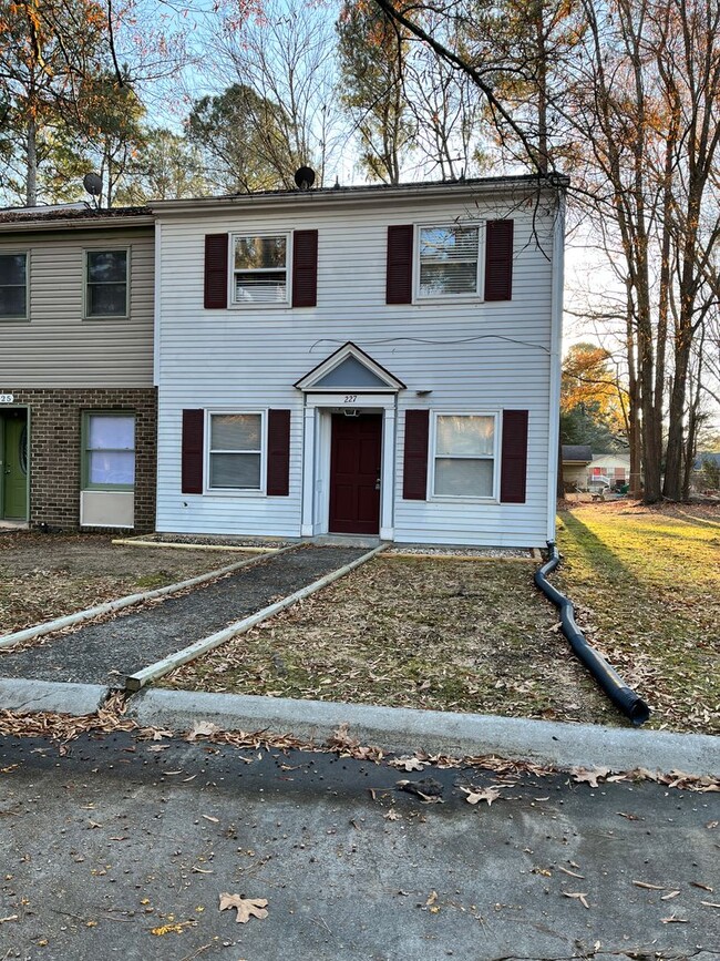 Building Photo - Spacious Townhome in Butner