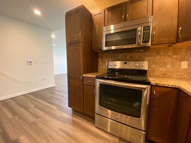 Building Photo - $2,575 | 1 Bedroom, 2 Bathroom Condo | Pet Friendly* | Available for Immediate move-in!