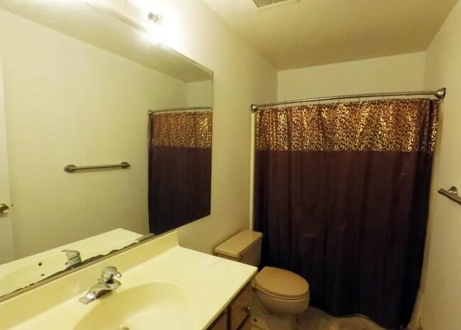 Building Photo - 3526 N Newton Ave