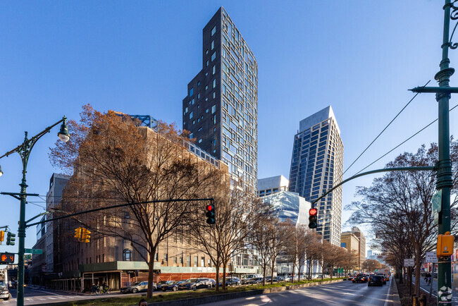 Building Photo - One High Line