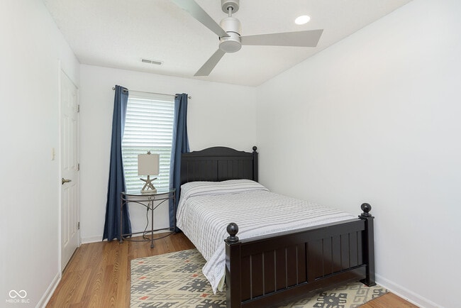 Building Photo - 266 E Pine Ridge Dr