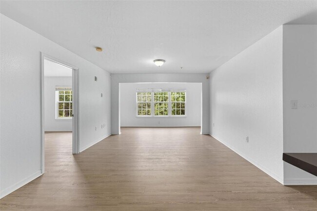 Building Photo - 5459 Vineland Rd