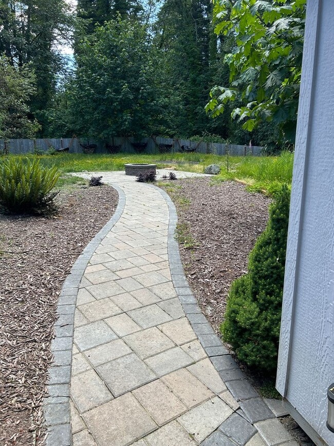 Building Photo - 3bd/2.5ba Redmond Home