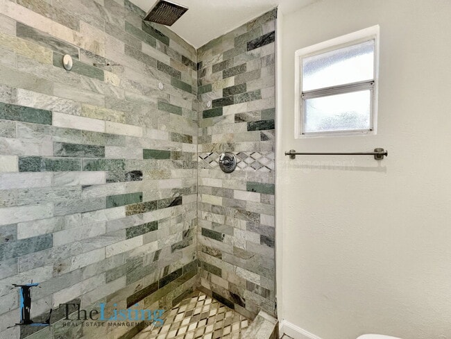 Building Photo - 1716 W Nassau St