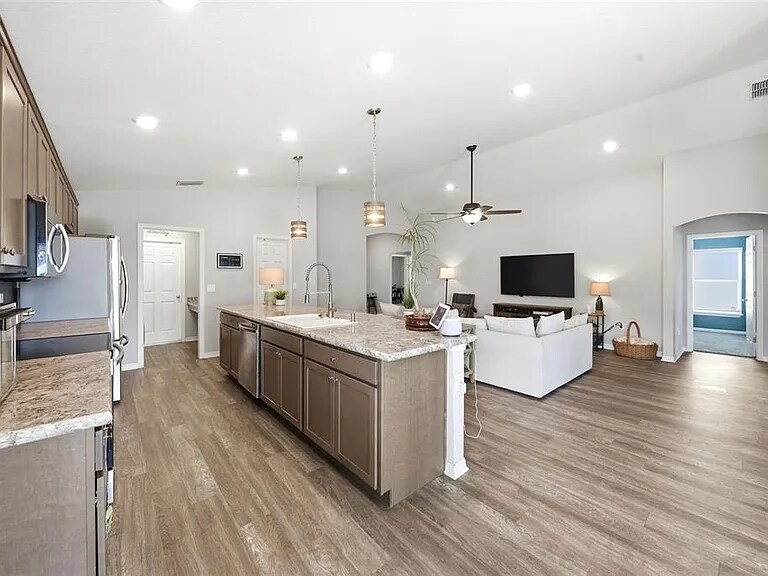 Building Photo - 883 Galloway St