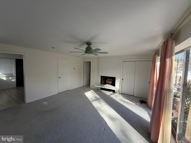 Building Photo - 454 Old Lancaster Rd